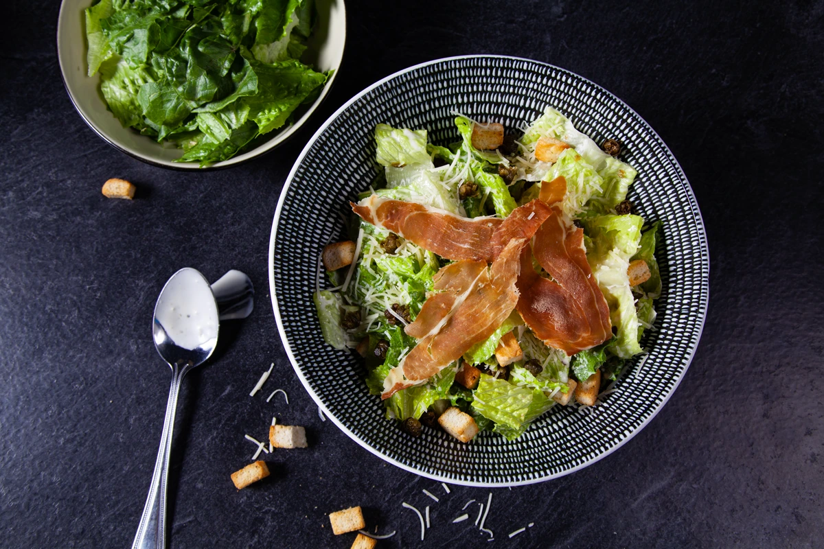 Salade César PACINI en repas complet, entrée généreuse et savoureuse