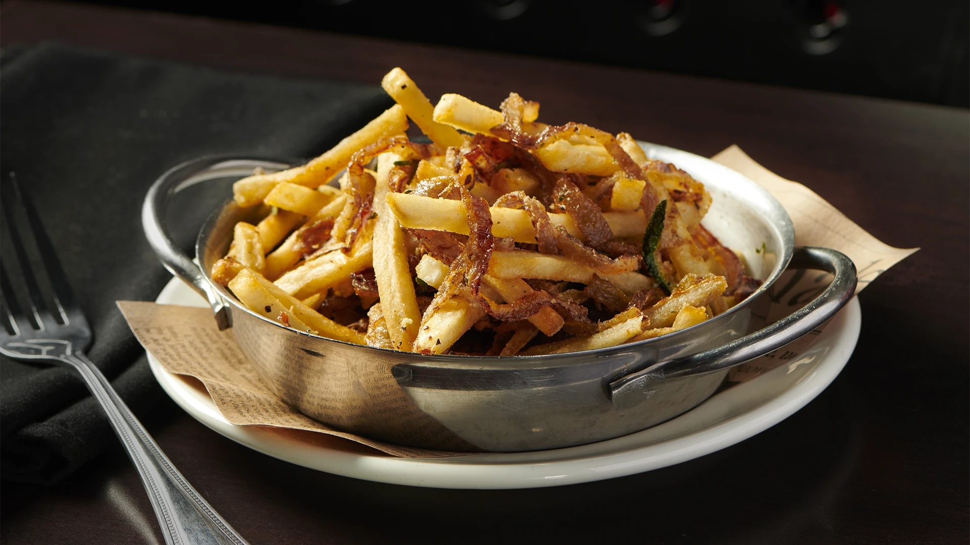 Frites Parmigiana PACINI Frites dorées garnies de parmesan et d’herbes aromatiques, style italien
