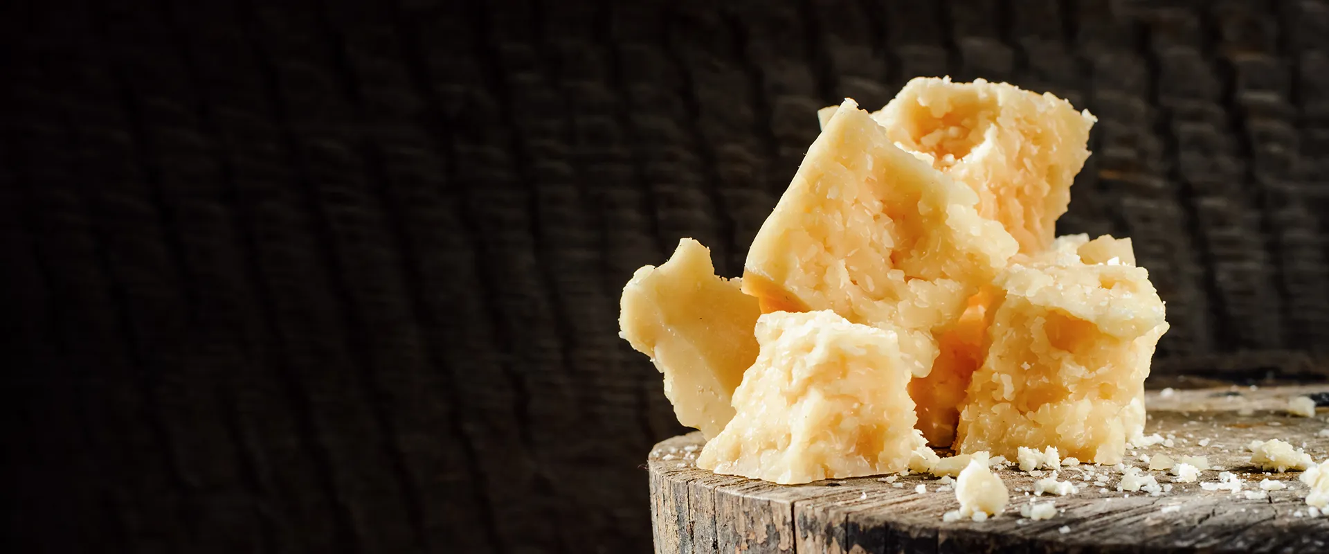 Parmigiano Reggiano PACINI Meule de Parmigiano Reggiano PACINI, fromage italien AOP râpé sur les plats