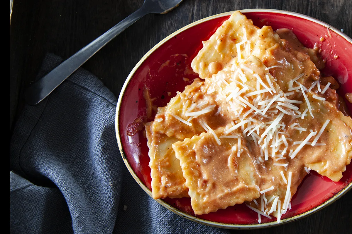 Raviolis farcis nappés de sauce maison, fondants et réconfortants