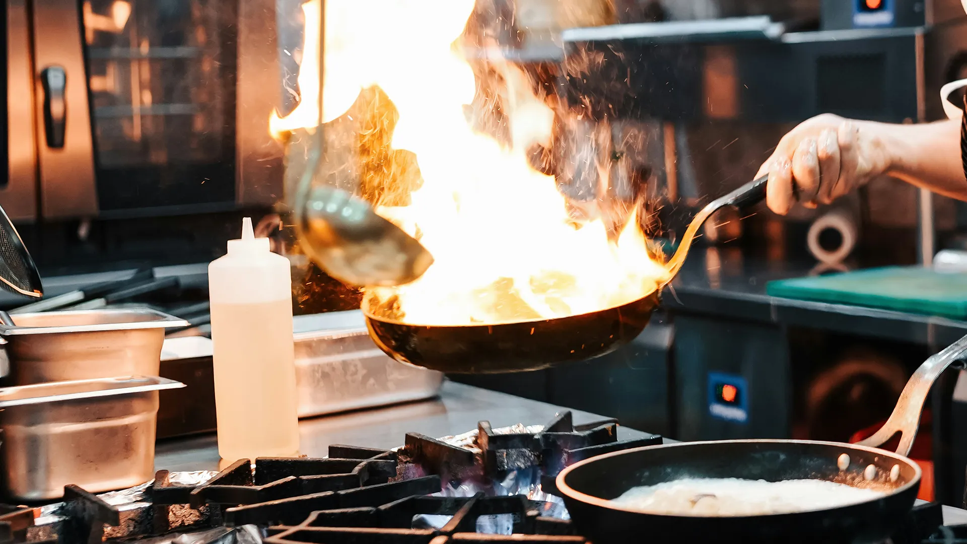 Cuisine italienne authentique PACINI, chef qui prépare les plats avec passion