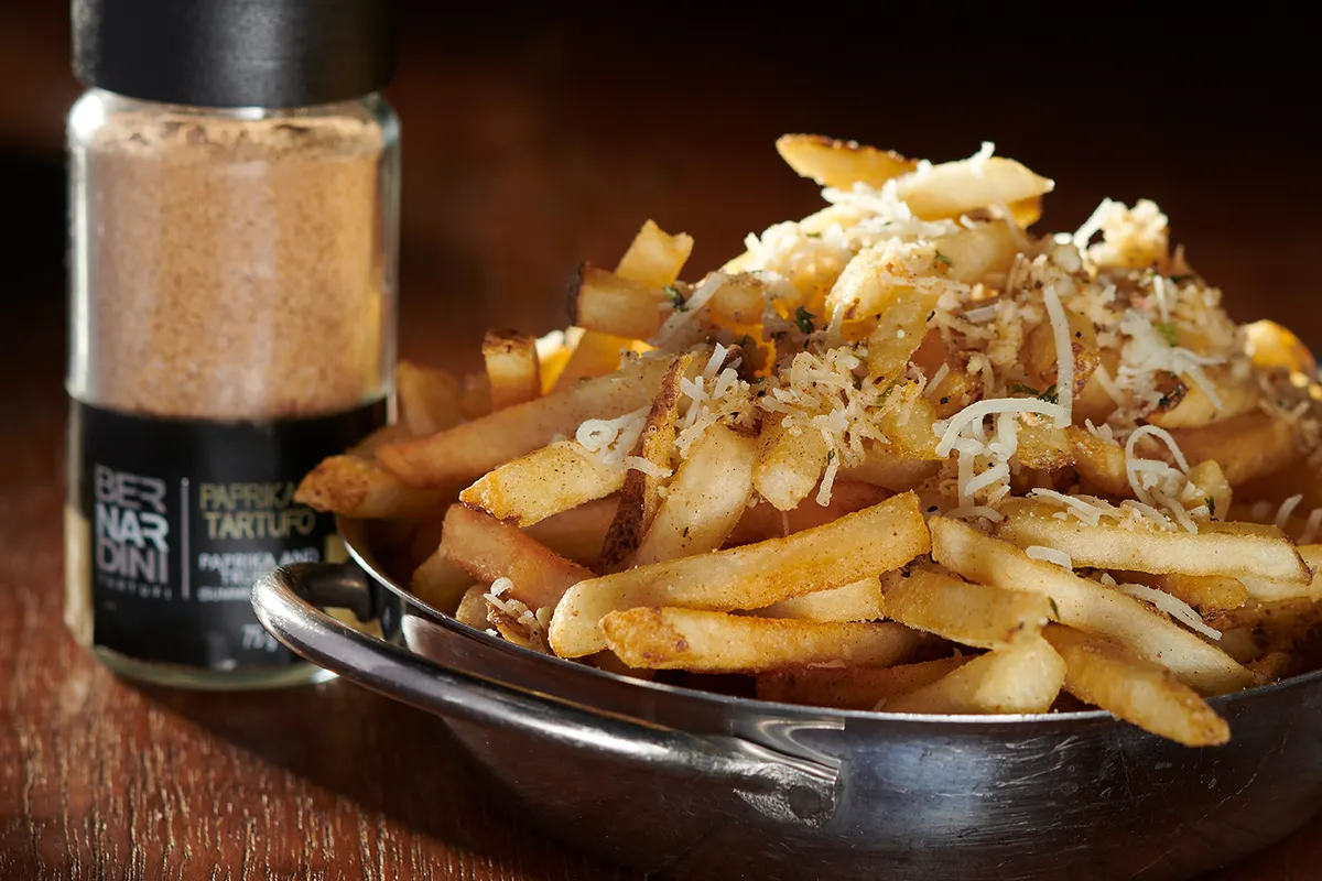 Frites croustillantes parmigiana et truffes PACINI, plat signature apprécié