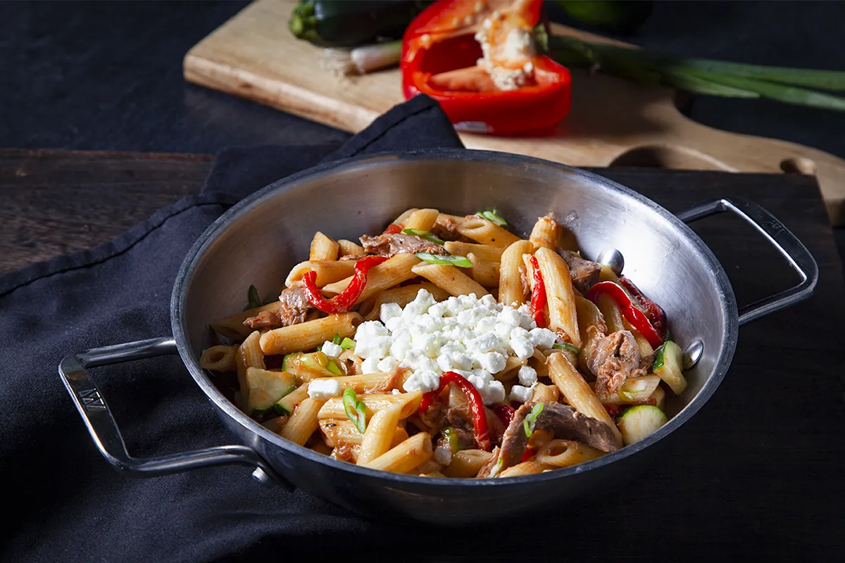 Penne au canard confit avec sauce riche et savoureuse