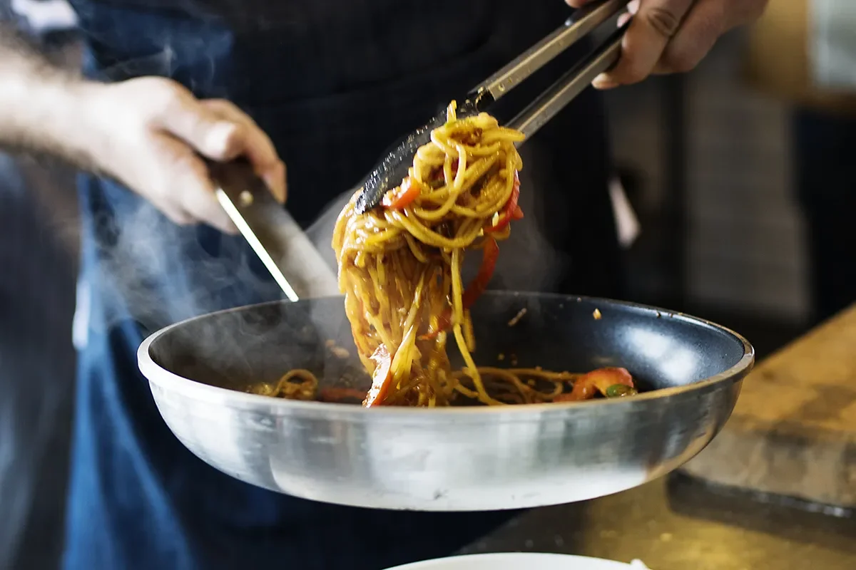 Linguine PACINI, pâtes longues et plates dans une sauce italienne savoureuse