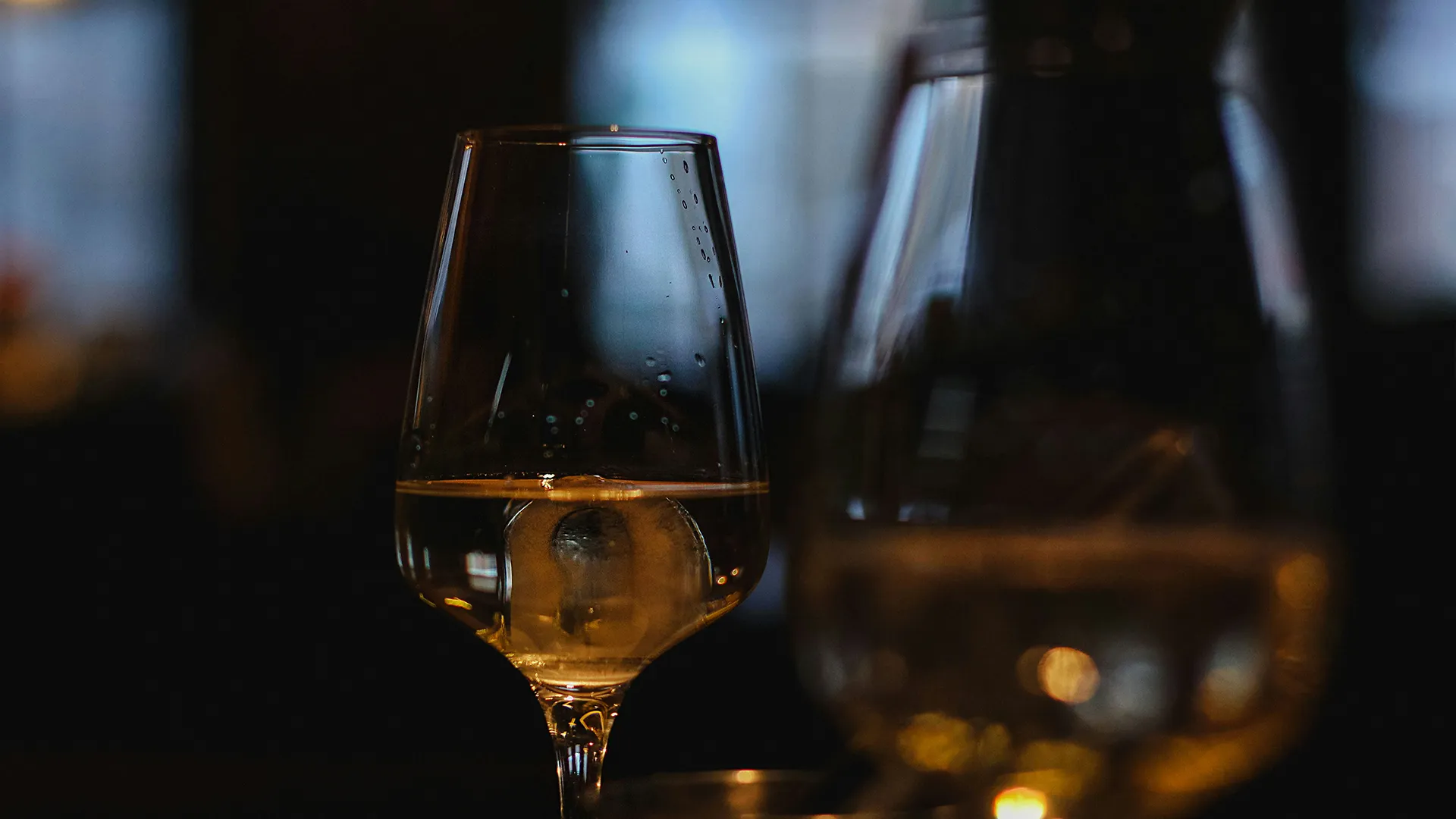 Verre de vin blanc PACINI, vin italien léger pour accompagner les plats de poisson