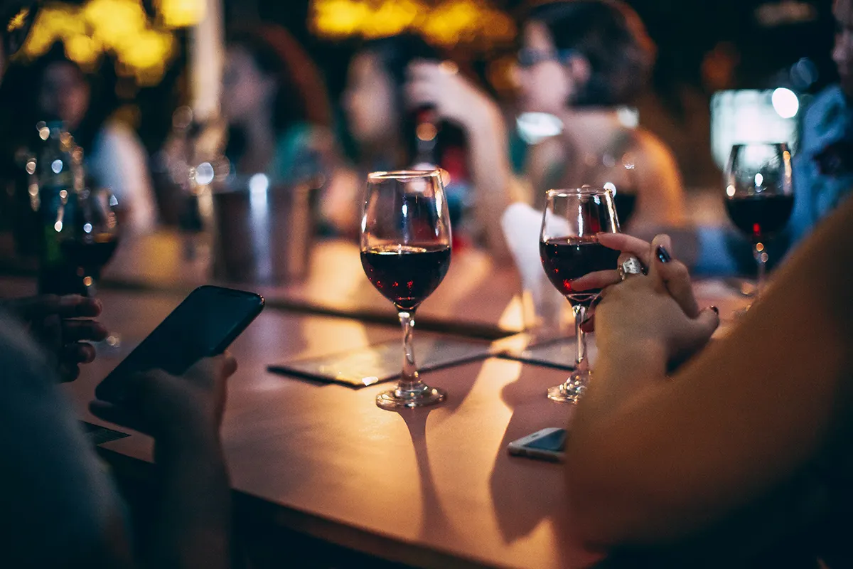 Bouteille de Ruffino Modus, vin rouge toscan sur la carte des vins PACINI