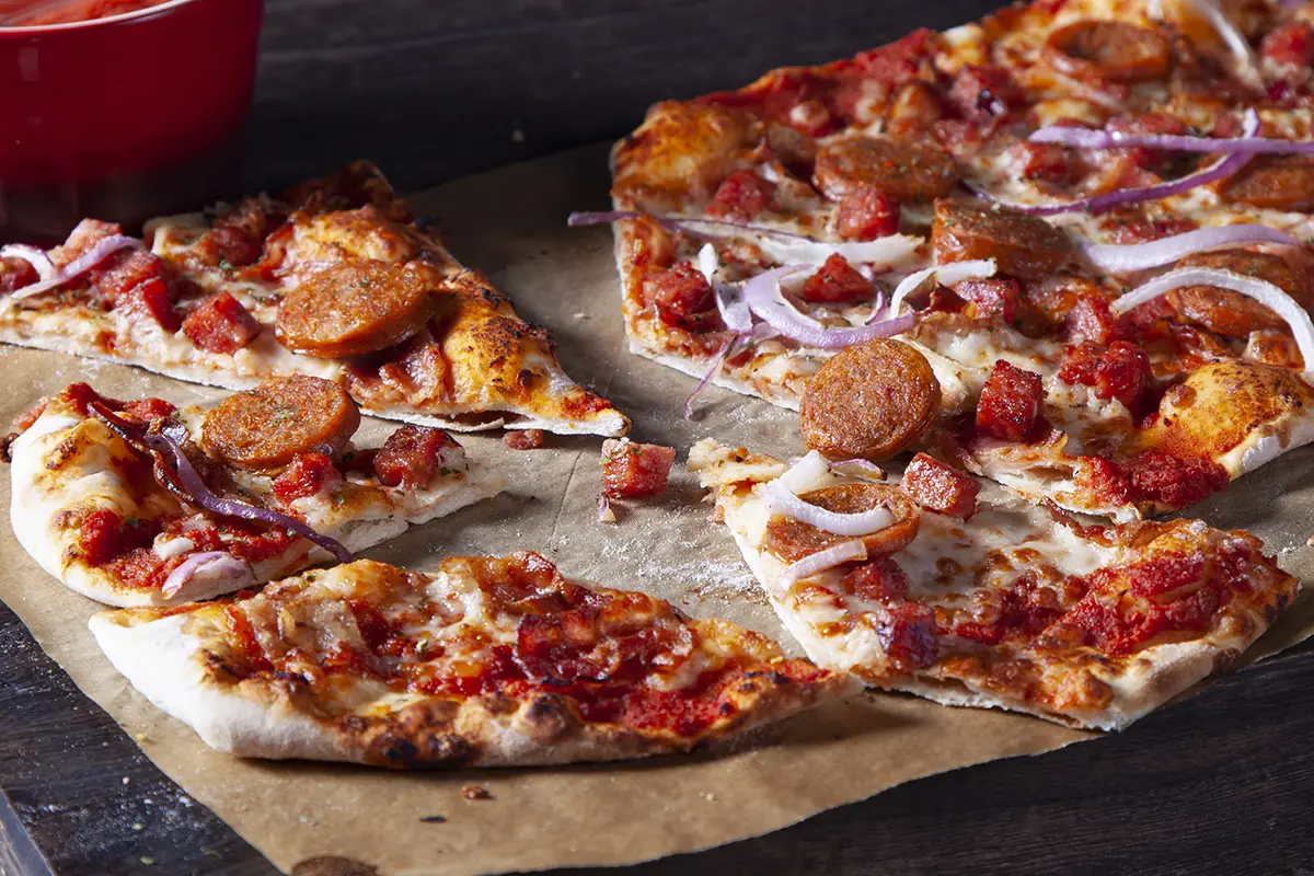 Pizza Alle Carni | Pizza garnie de viandes à l’italienne