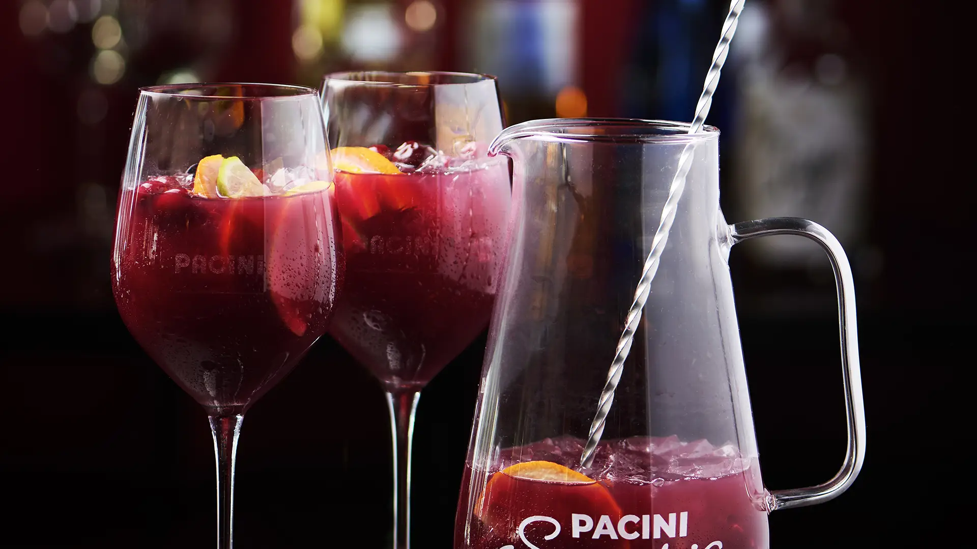 Sangria rouge PACINI aux fruits frais, cocktail rafraîchissant à partager