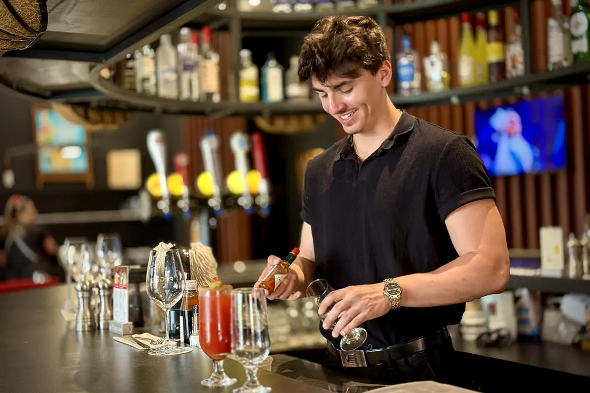 Employé de bar au PACINI