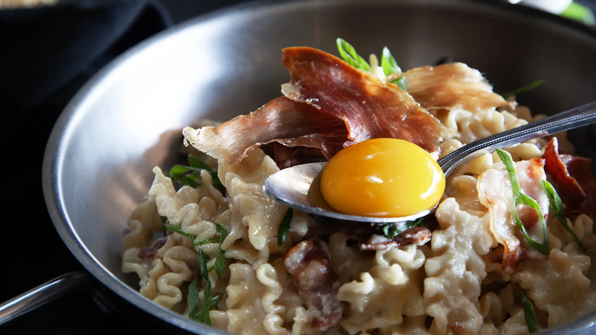 Pâtes carbonara PACINI avec sauce crémeuse au parmesan et bacon
