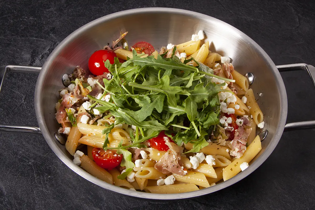 Penne prosciutto et roquette PACINI, pâtes al dente avec charcuterie italienne