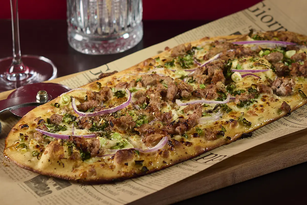 Pizza PACINI au canard confit, garniture gourmande et savoureuse