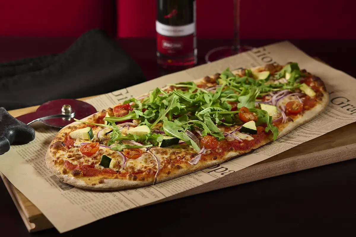 Pizza primavera PACINI garnie de légumes frais colorés, légère et savoureuse