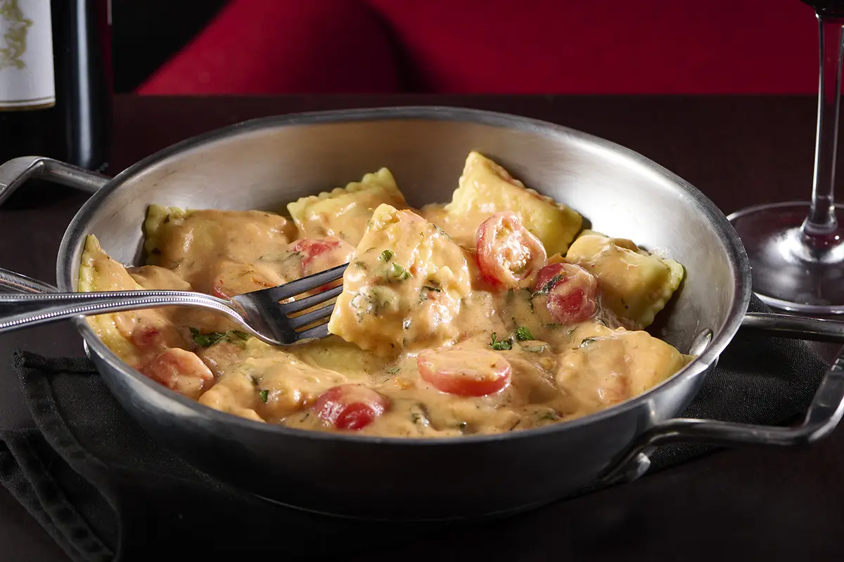 Ravioli PACINI nappés de sauce salsa rosa