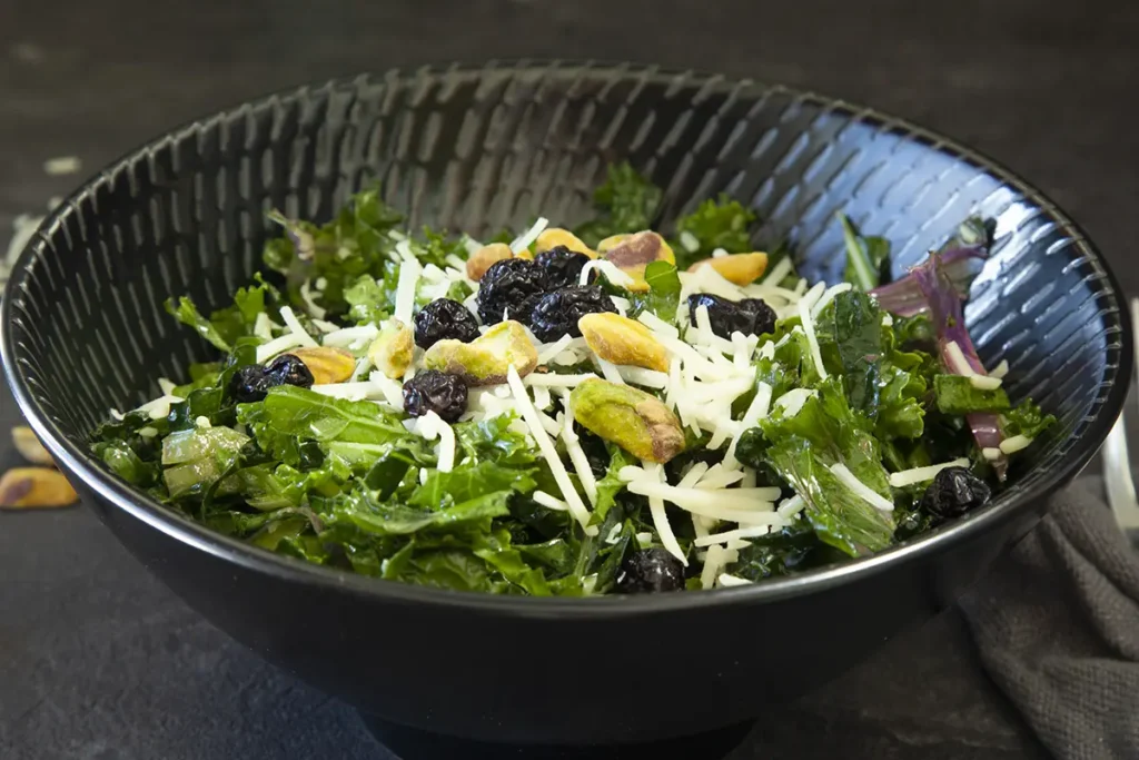 Salade de kale repas PACINI avec ingrédients frais et nourrissants