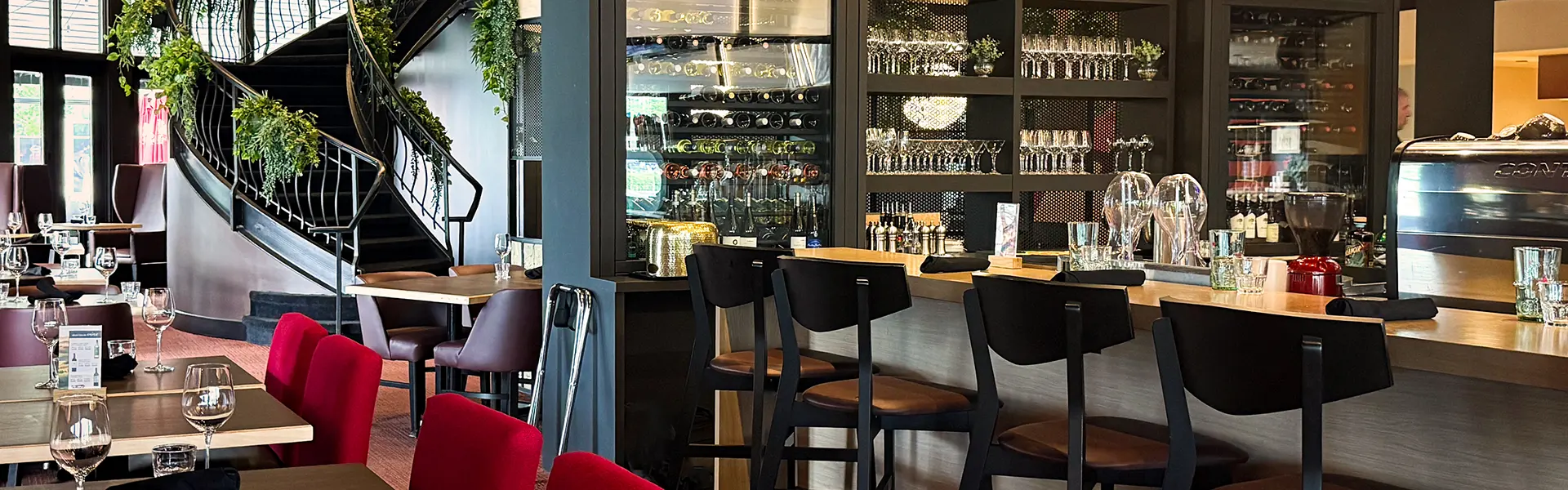 Restaurant PACINI Marché Central, salle à manger chaleureuse au décor italien